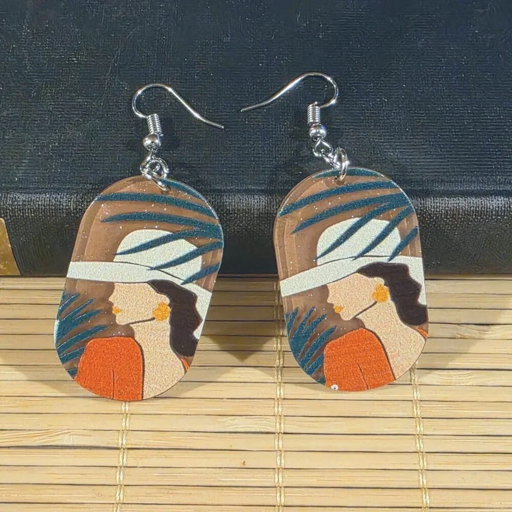 Retro 80s Style Woman with Hat Palm Trees Vintage Lucite Pendant Dangle earrings